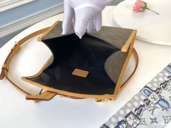 VUITTON IVY LOUIS 0601